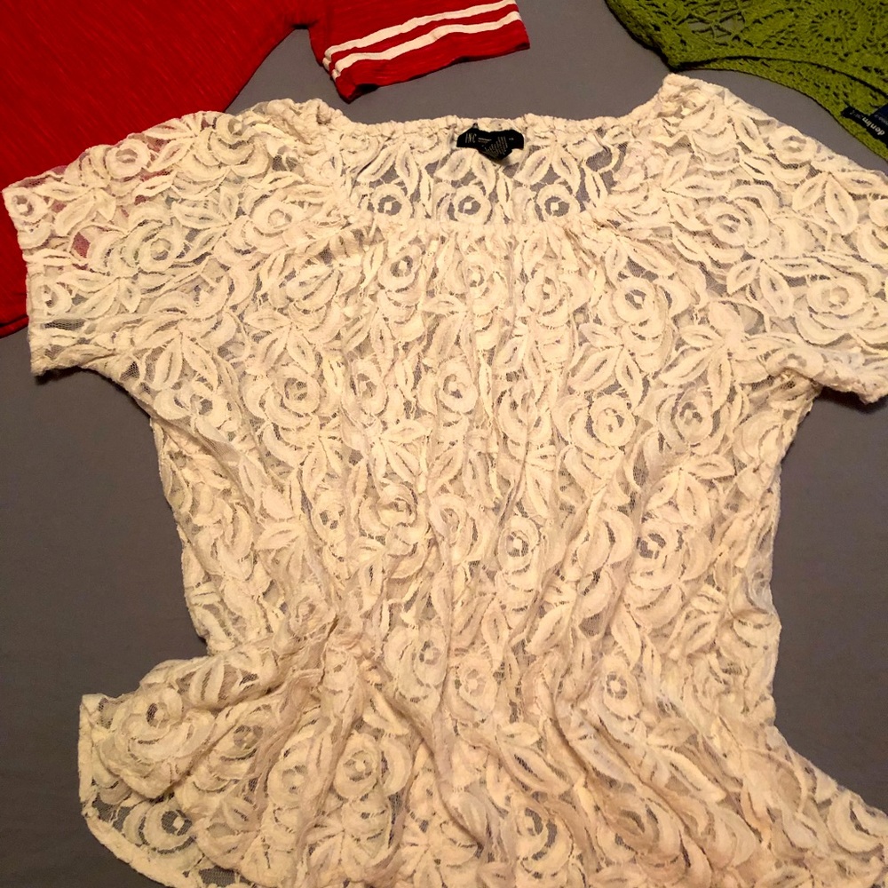 3 great tops, White 3X lace INC, Red America 2X, Green L lace top!  All NWT❣️